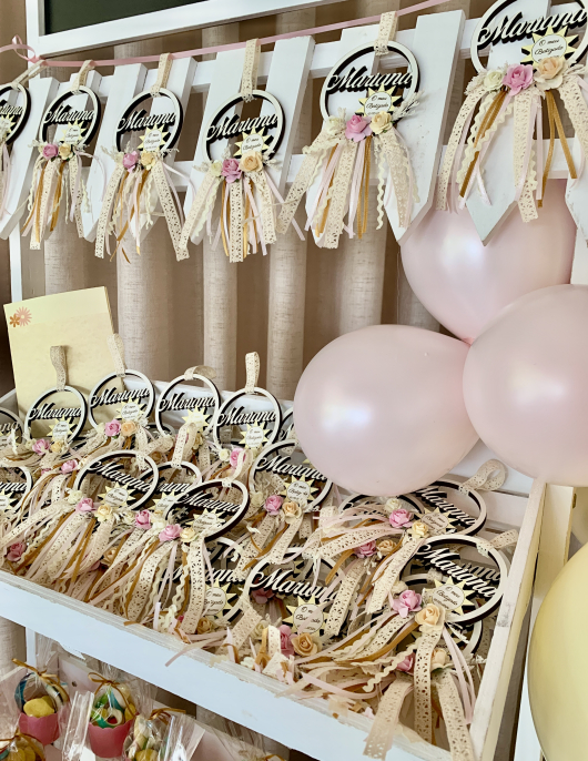 Lembrança de Batizado em Madeira com Fitas e Flores