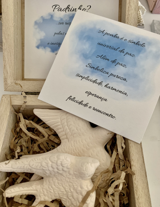 Caixa de Madeira com Pomba da Paz em Cerâmica