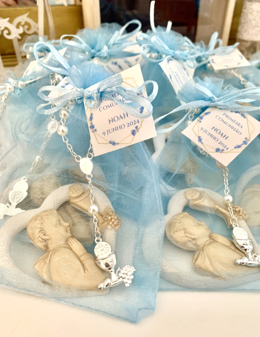 Lembrança Primeira Comunhão com Terço – Menino em Oração