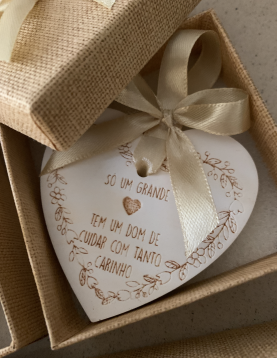 Coração de Gratidão em Caixa Têxtil com Laço Bege