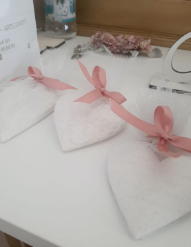 Coração de Tule com Laço Rosa – Lembrança Artesanal