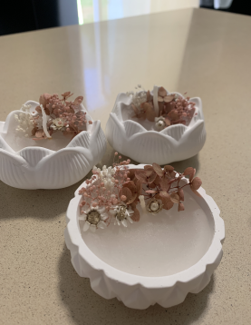 Vela Floral em Cerâmica Branca – Tons Rosa Antigo